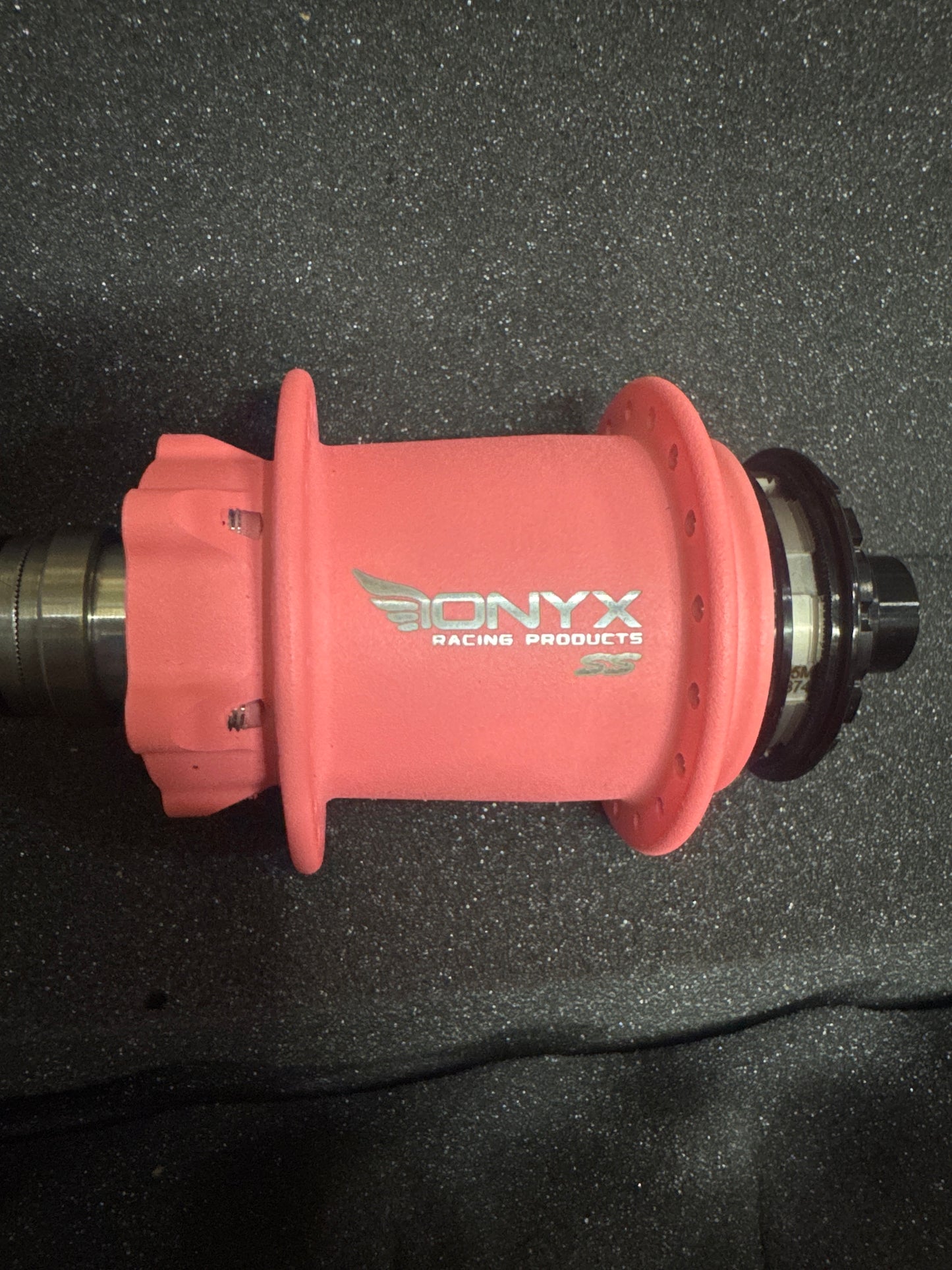 Onyx Hubs Cotm Electrified pink