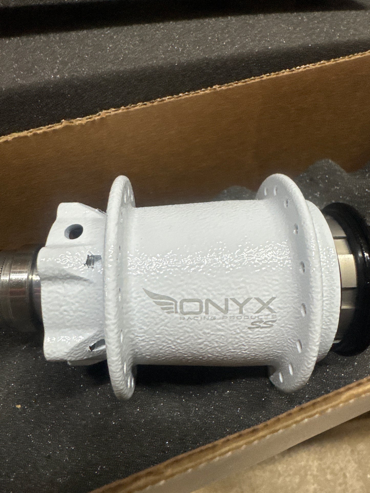 Onyx Hubs Cotm Artic White