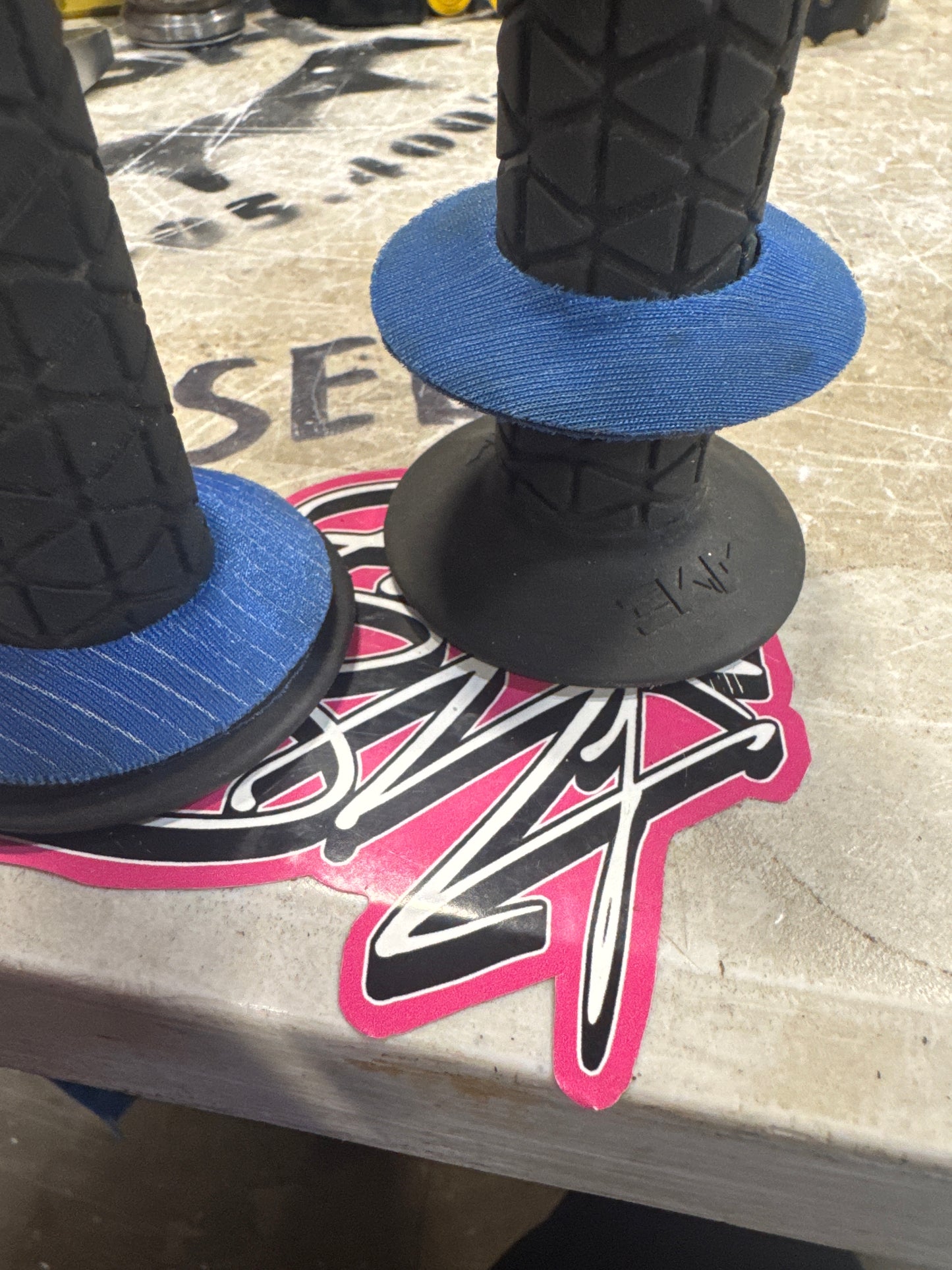 ame tri grips black w/ blue donuts