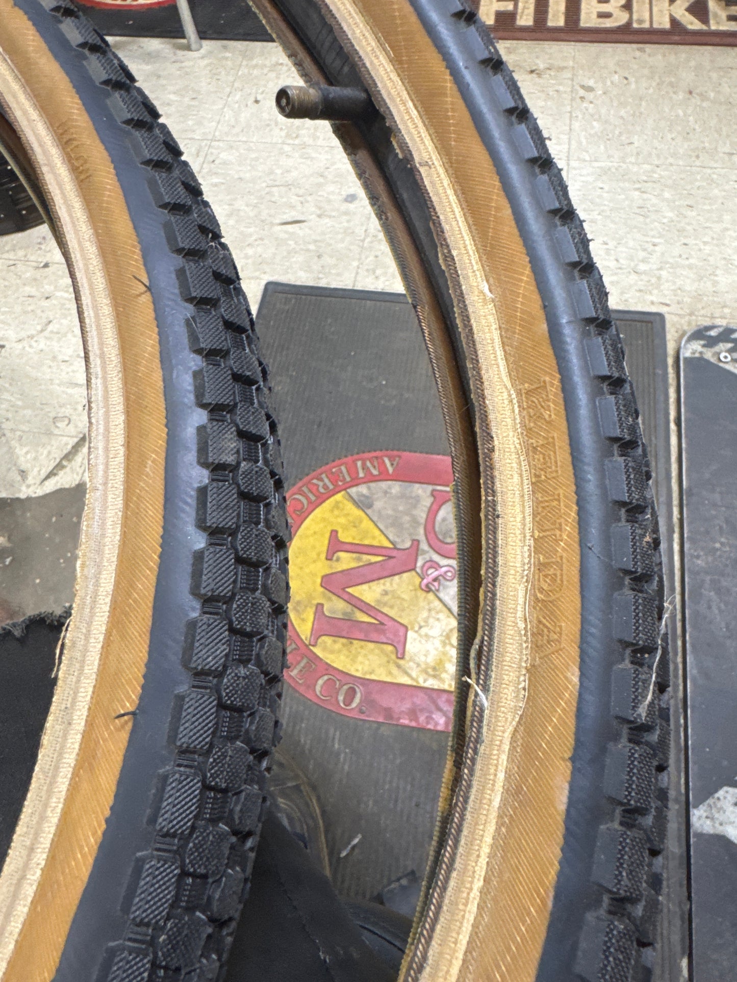 Kenda 24x1.95 old school tan wall