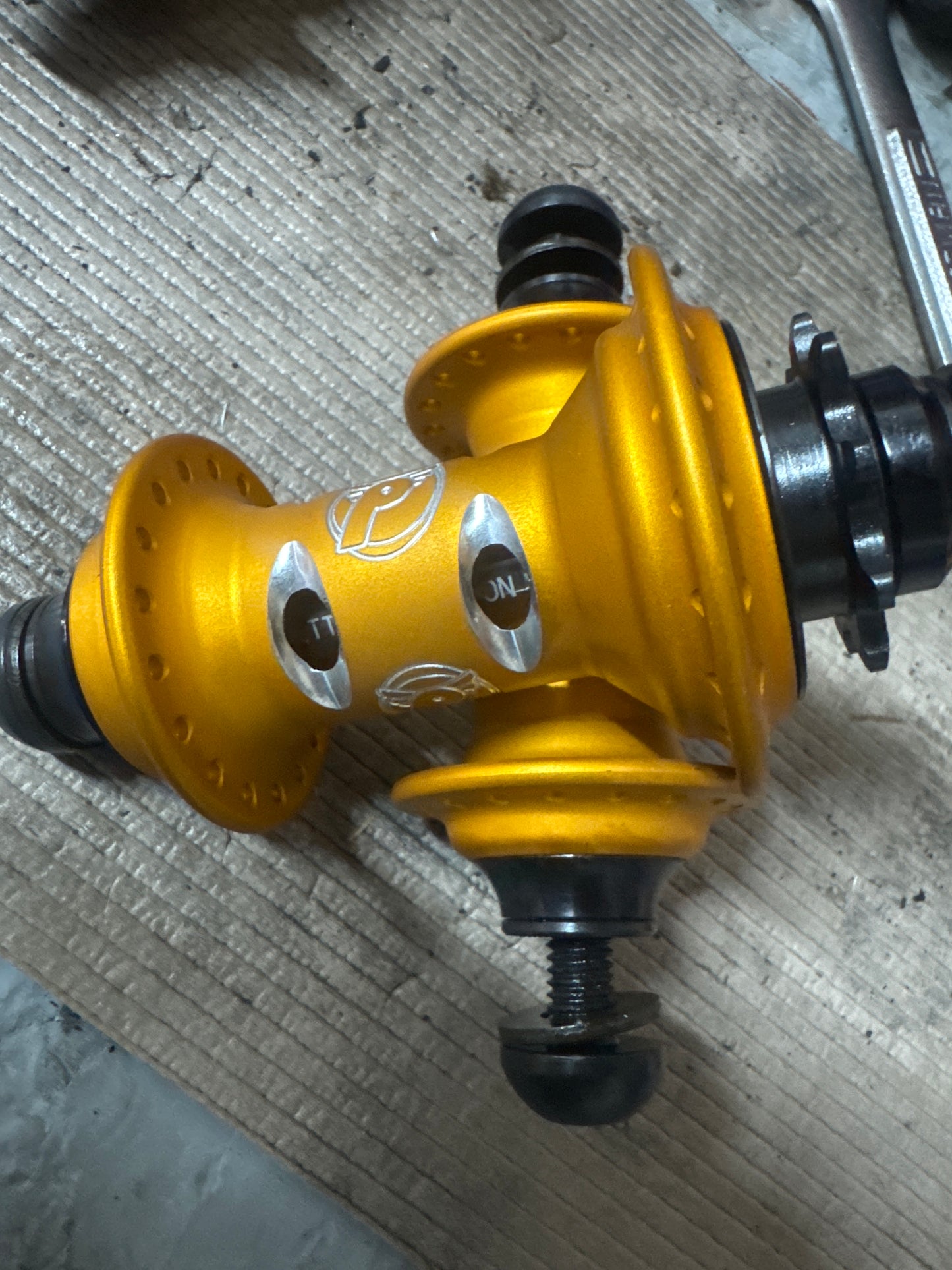 Profile Racing Cat eye matte pa gold mini hubset
