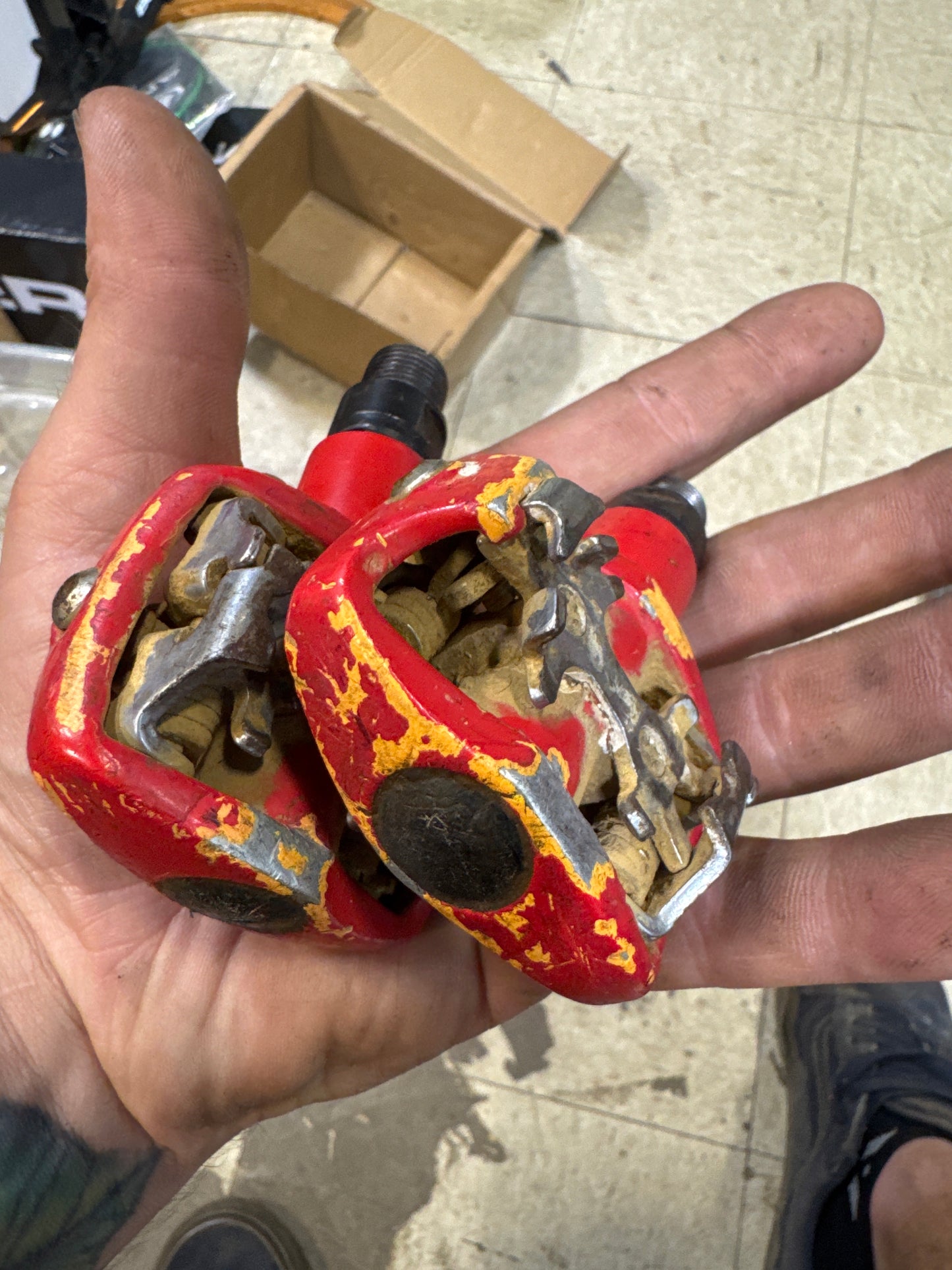 Clipless pedals red shimano style