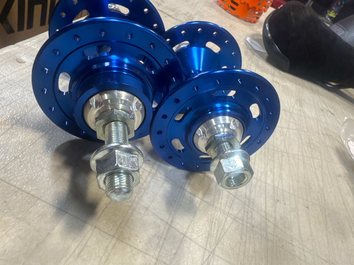 Suntour style old school bmx hubs blue 36h new?