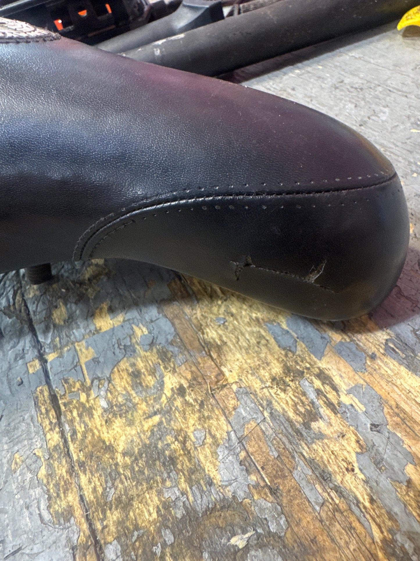 Fiend pivotal seat