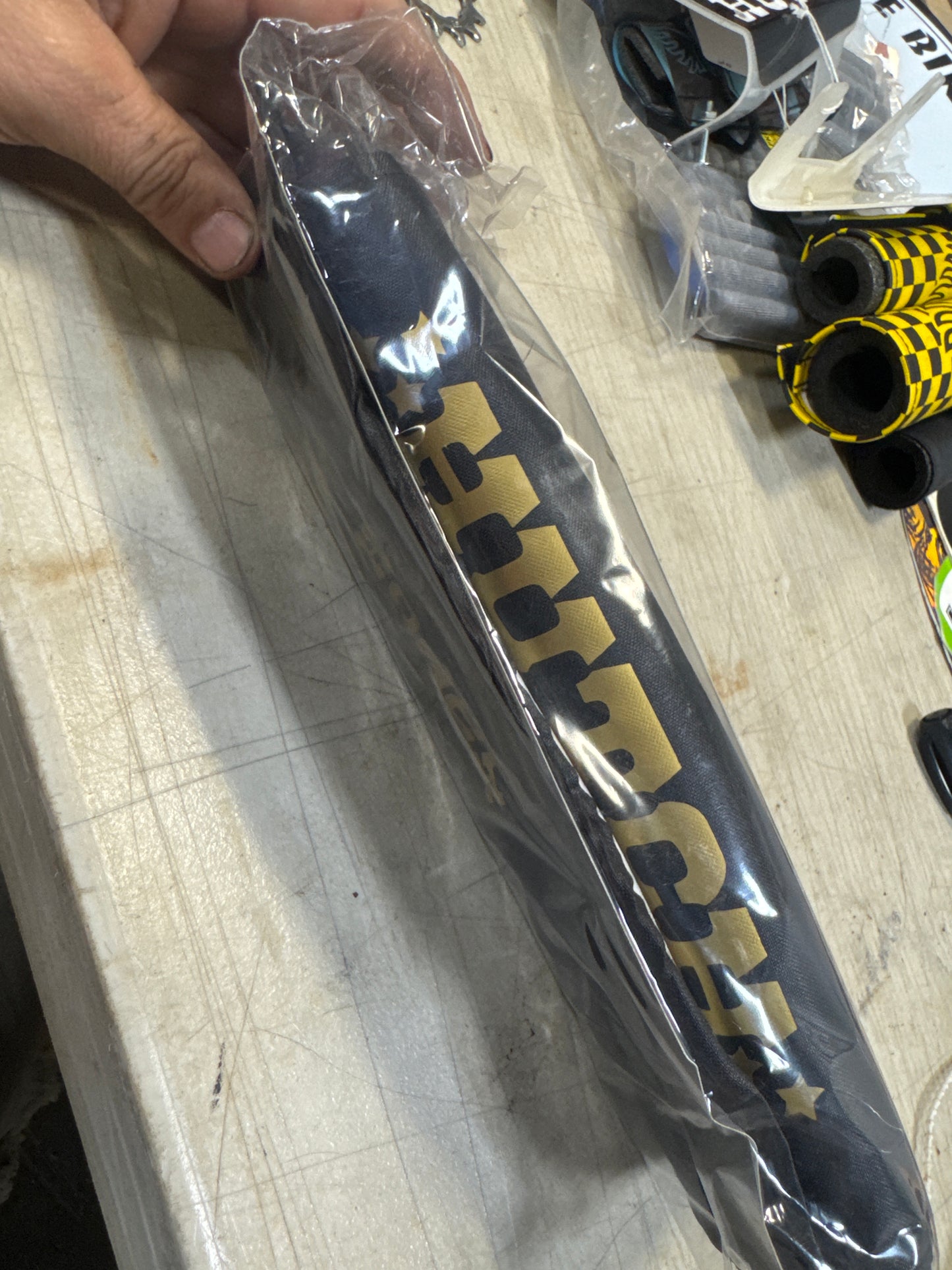 Hutch padset black/gold