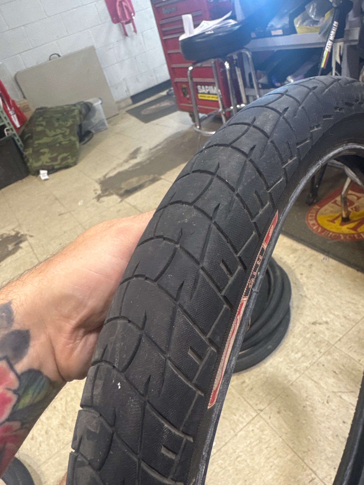 animal glh tire 20x2.30