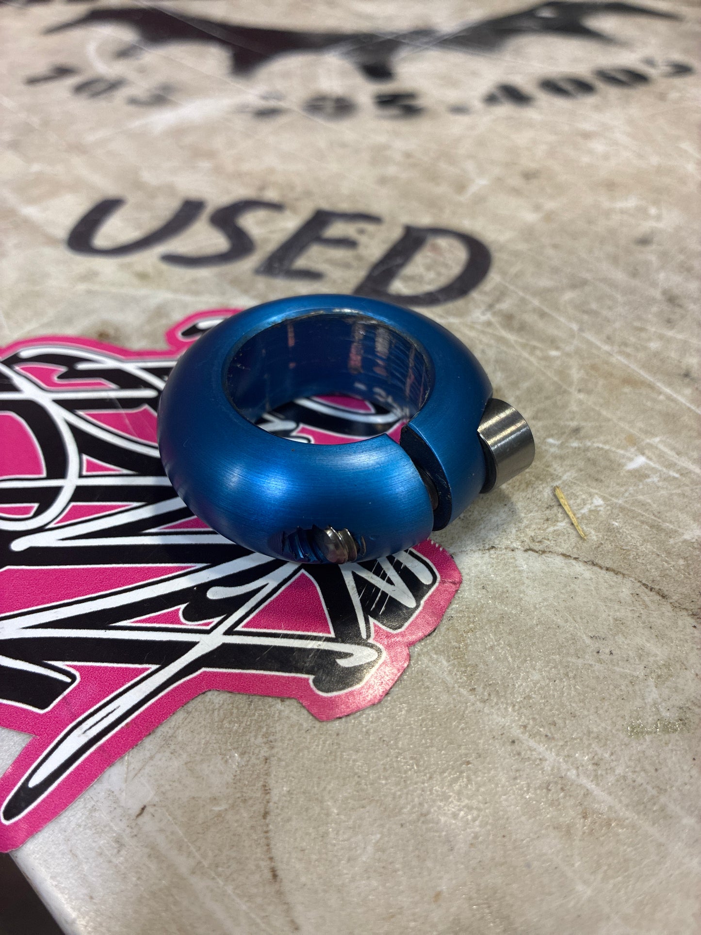 hutch jdm donut seat clamp 28.6 blue