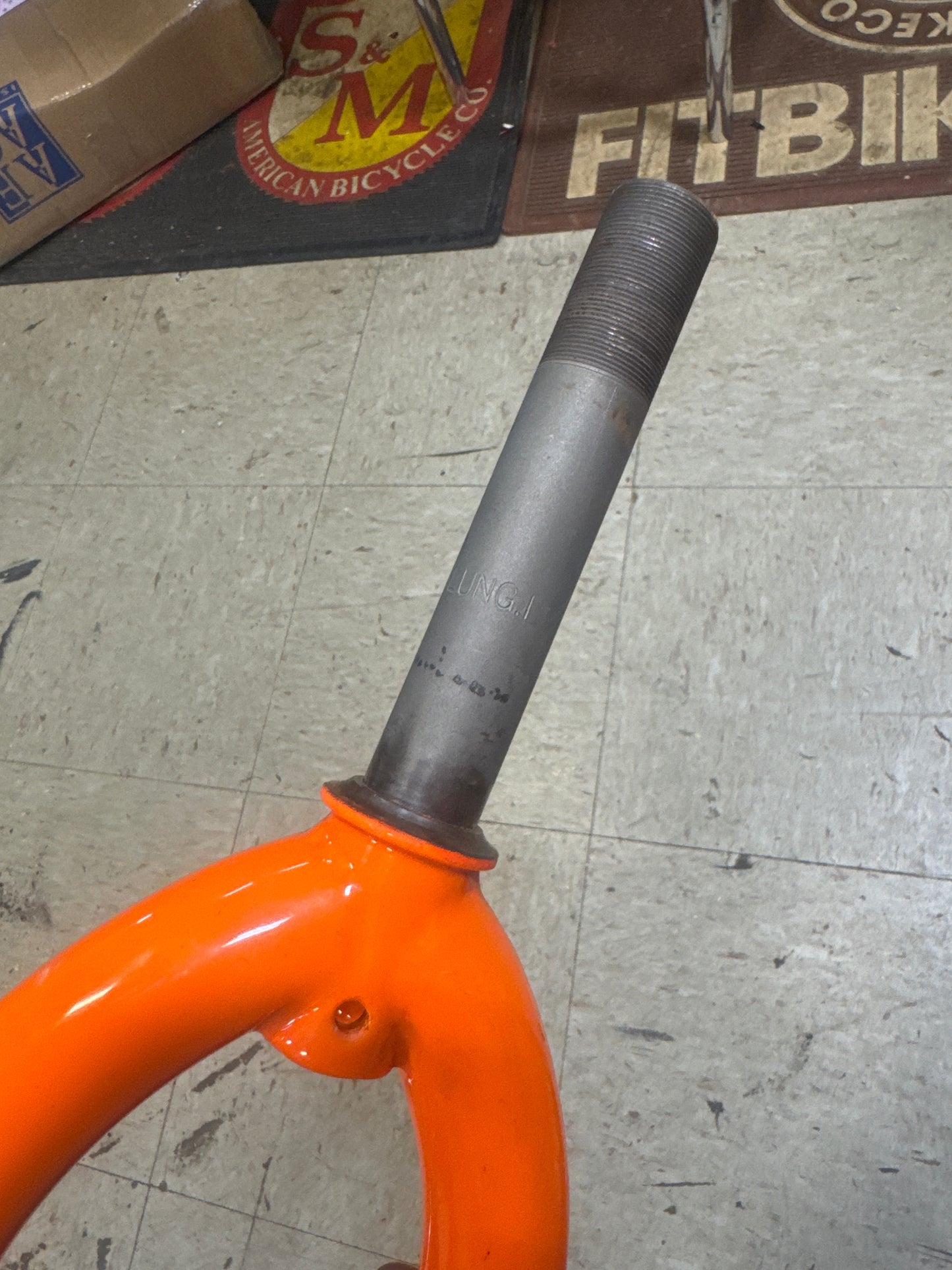 Spinner? Se landing gear look alike fork