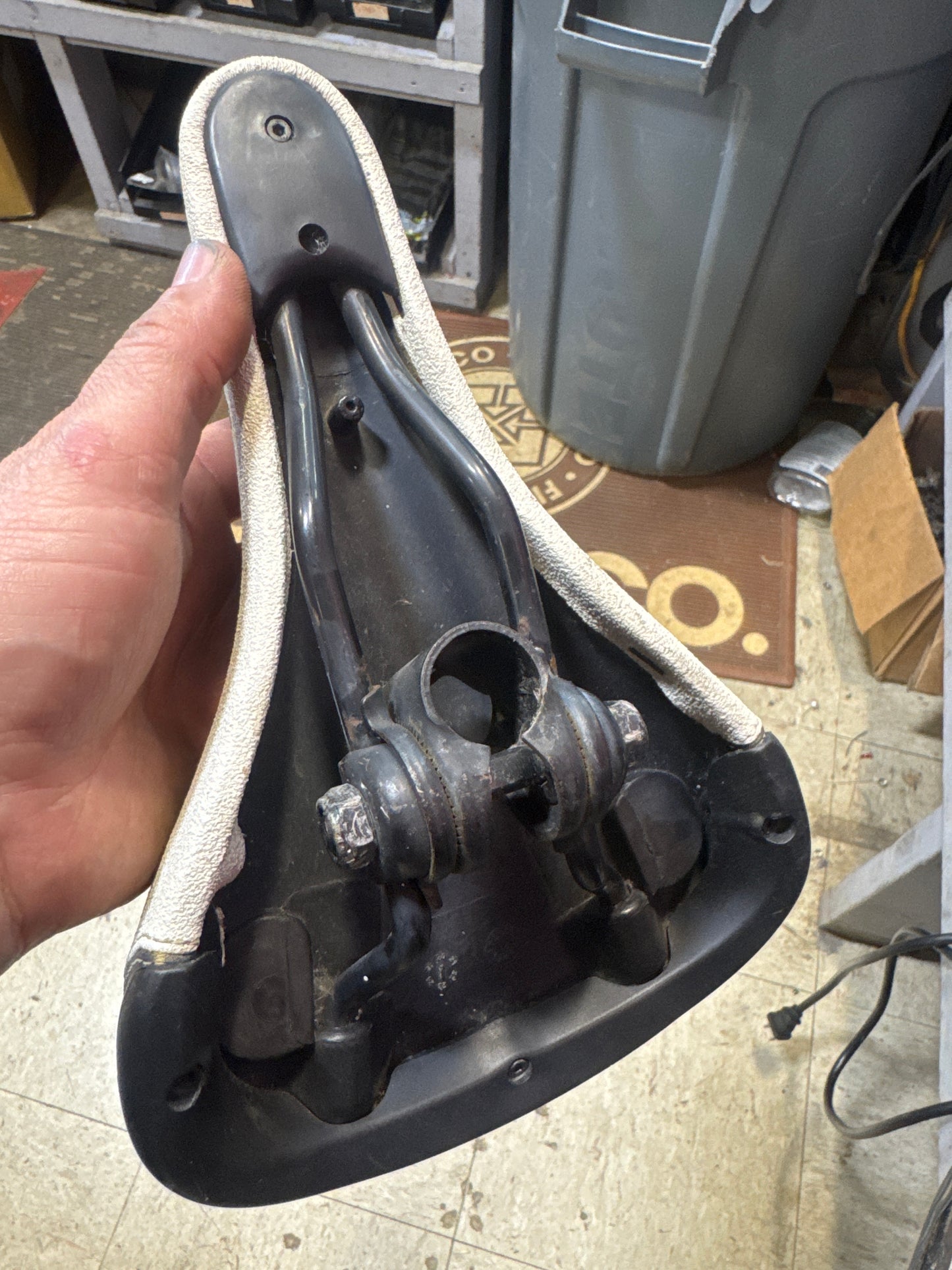 Gt logo railed seat