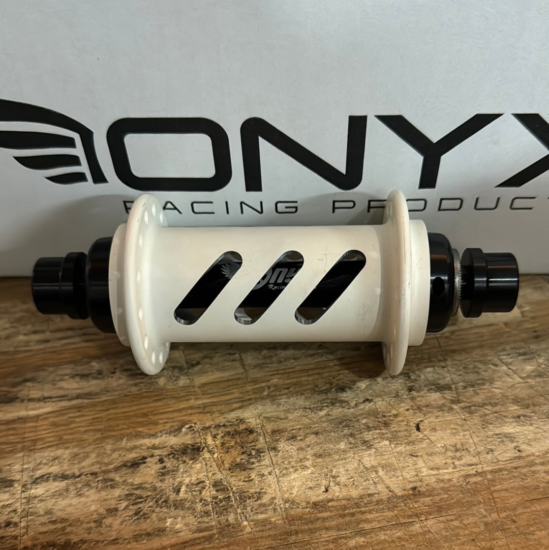Onyx Hubs Cotm Snow White