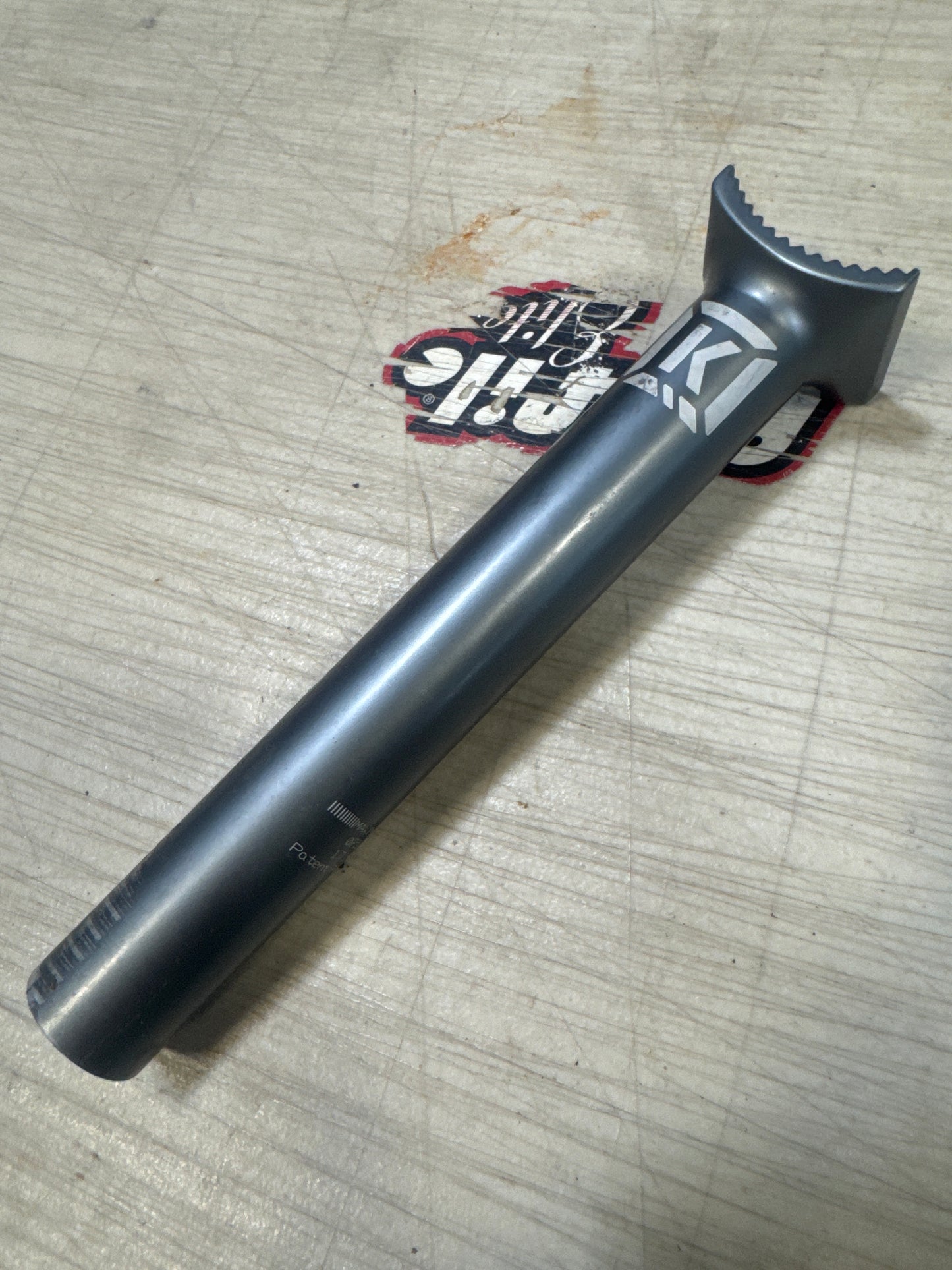 Kink 25.4 grey pivotal seat post