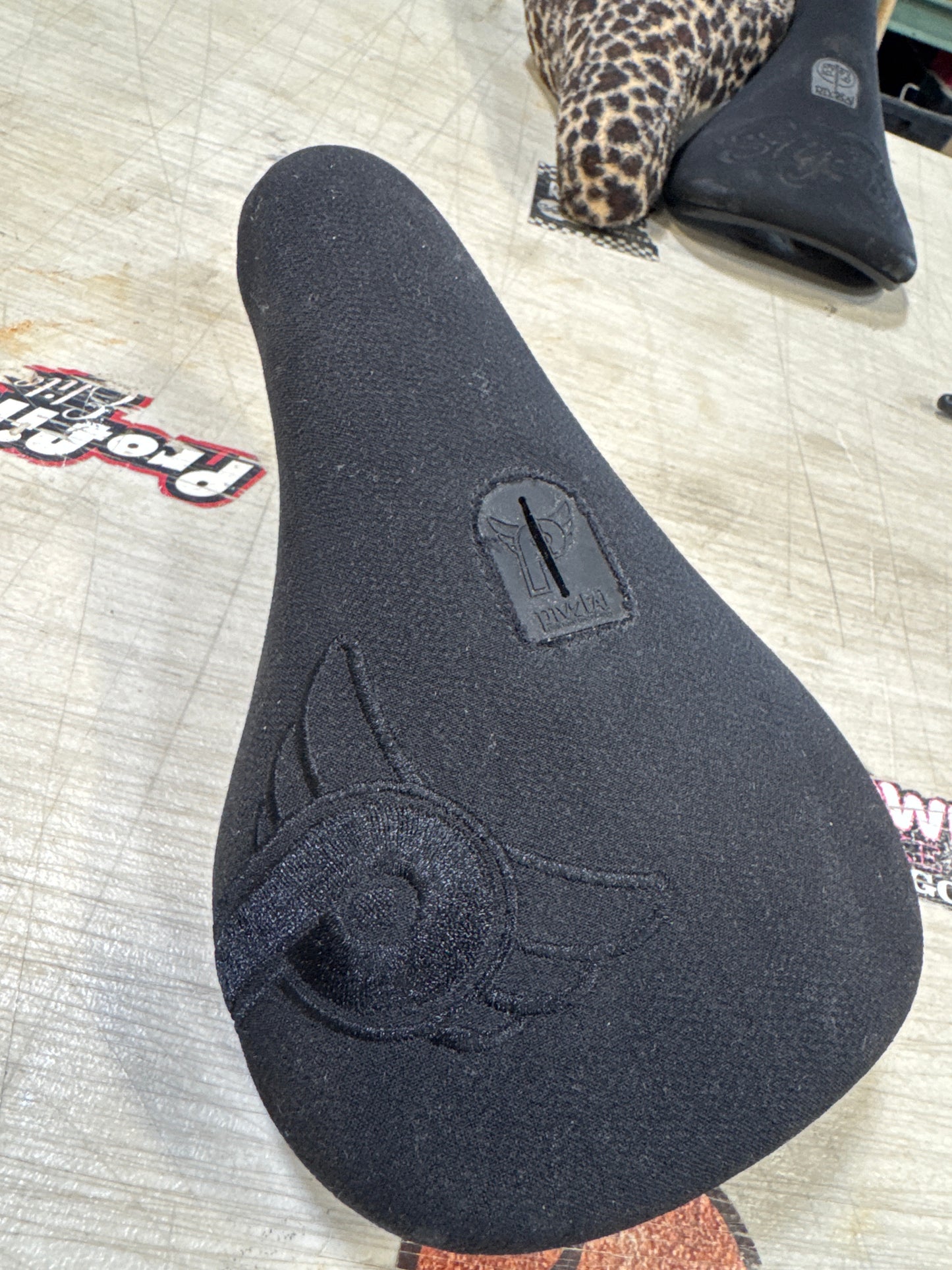 profile pivotal fat seat black