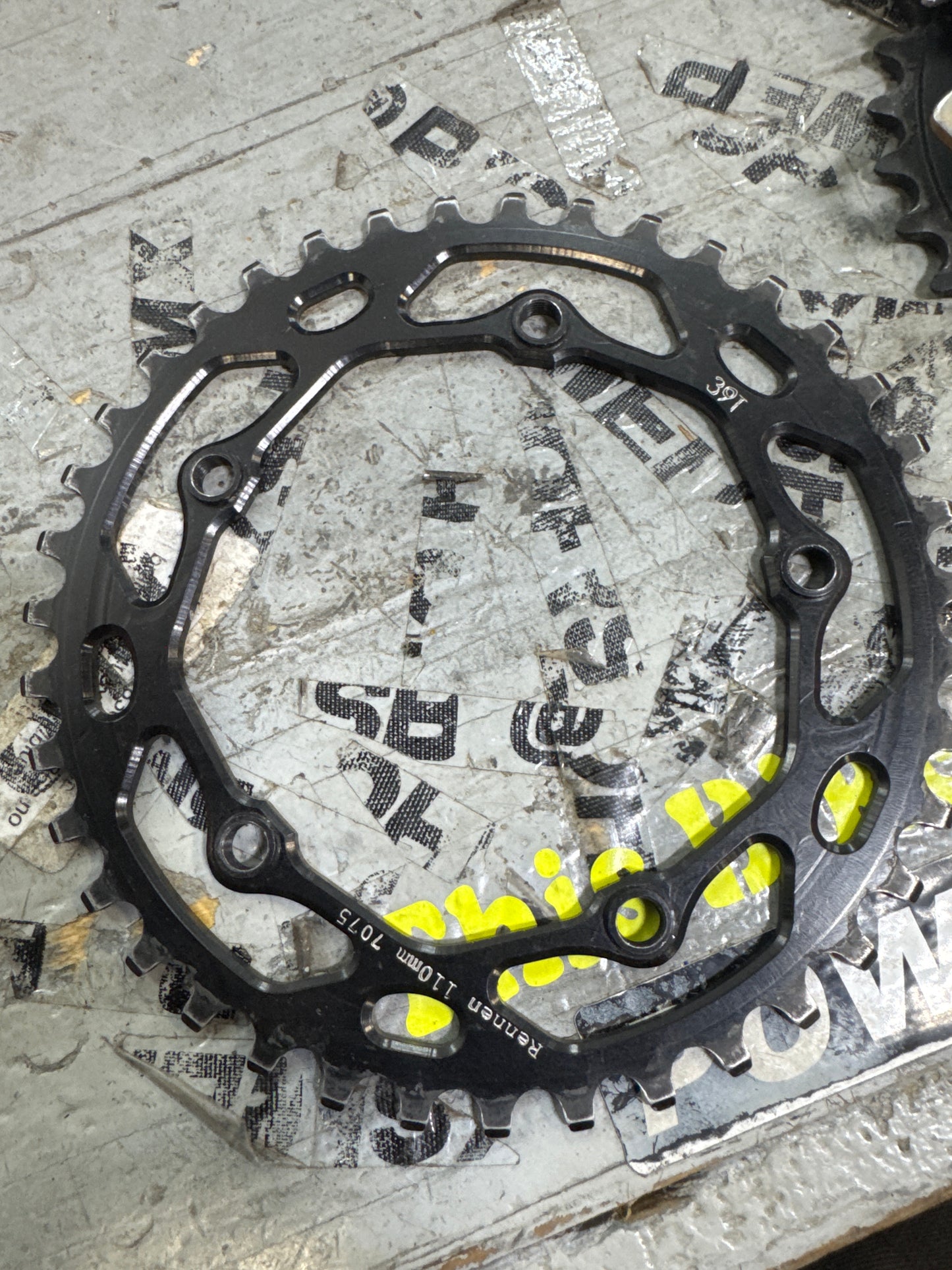 Rennen sprocket black 5bolt 39t