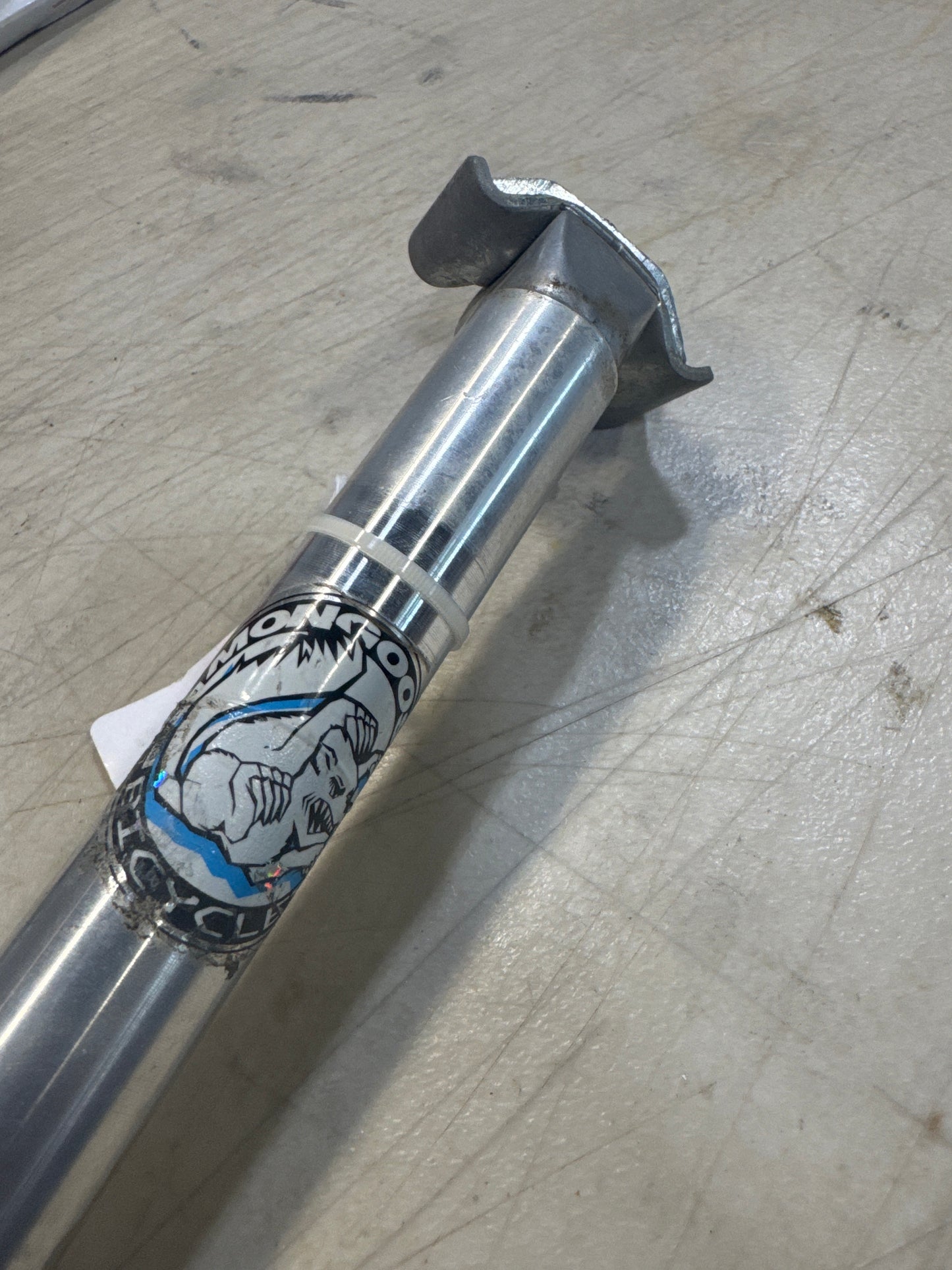 mongoose railed 26.0 seat post