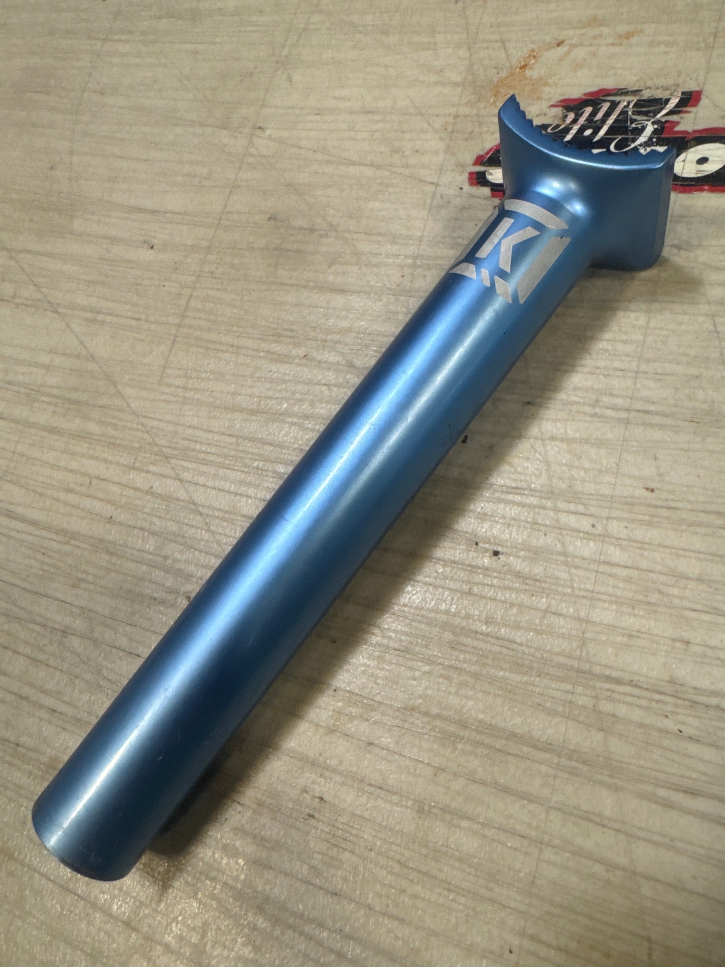 Kink 25.4 blue pivotal seat post