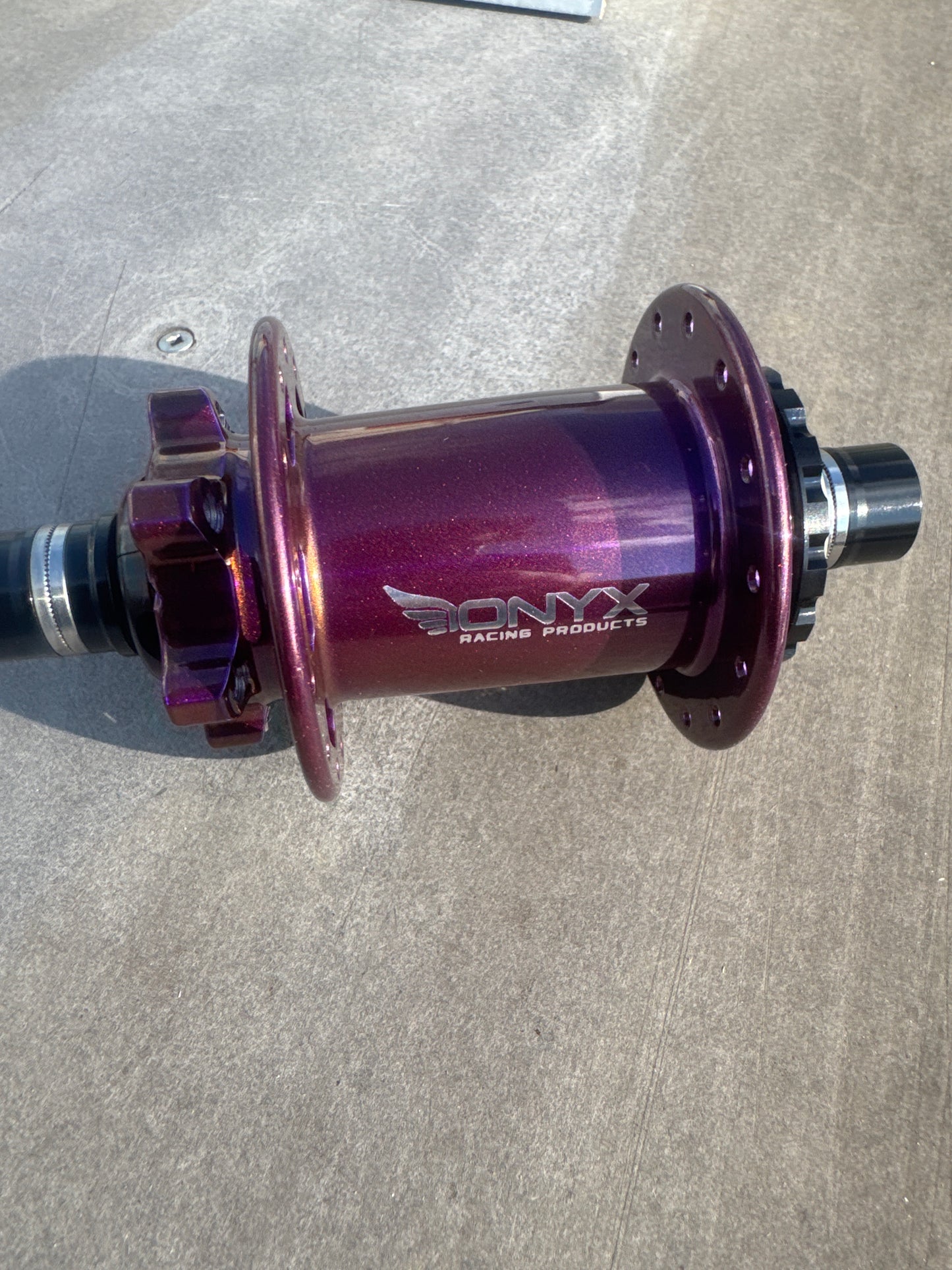 Onyx Hubs Cotm Gummy Berry Juice