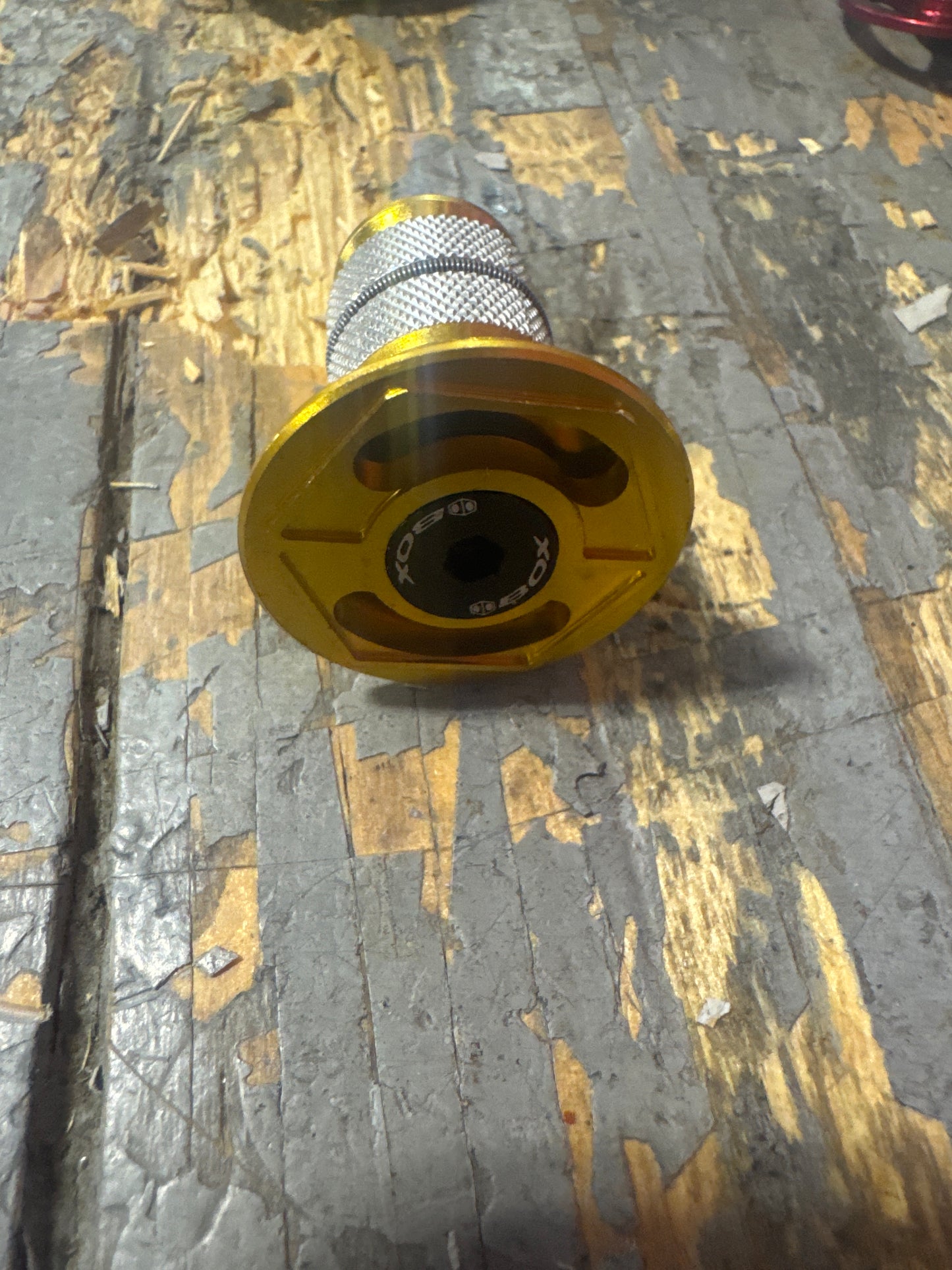 Box fork compression bolt