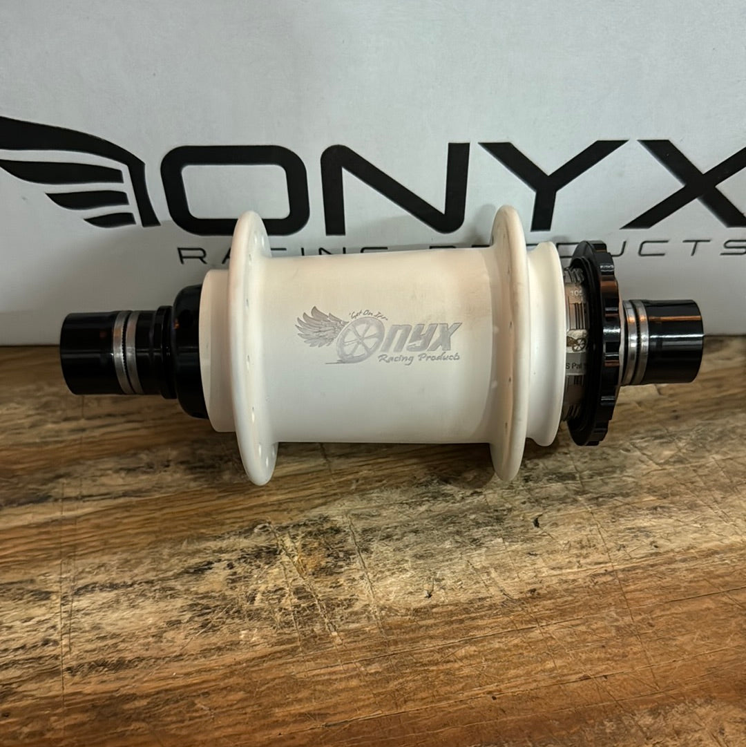 Onyx Hubs Cotm Snow White