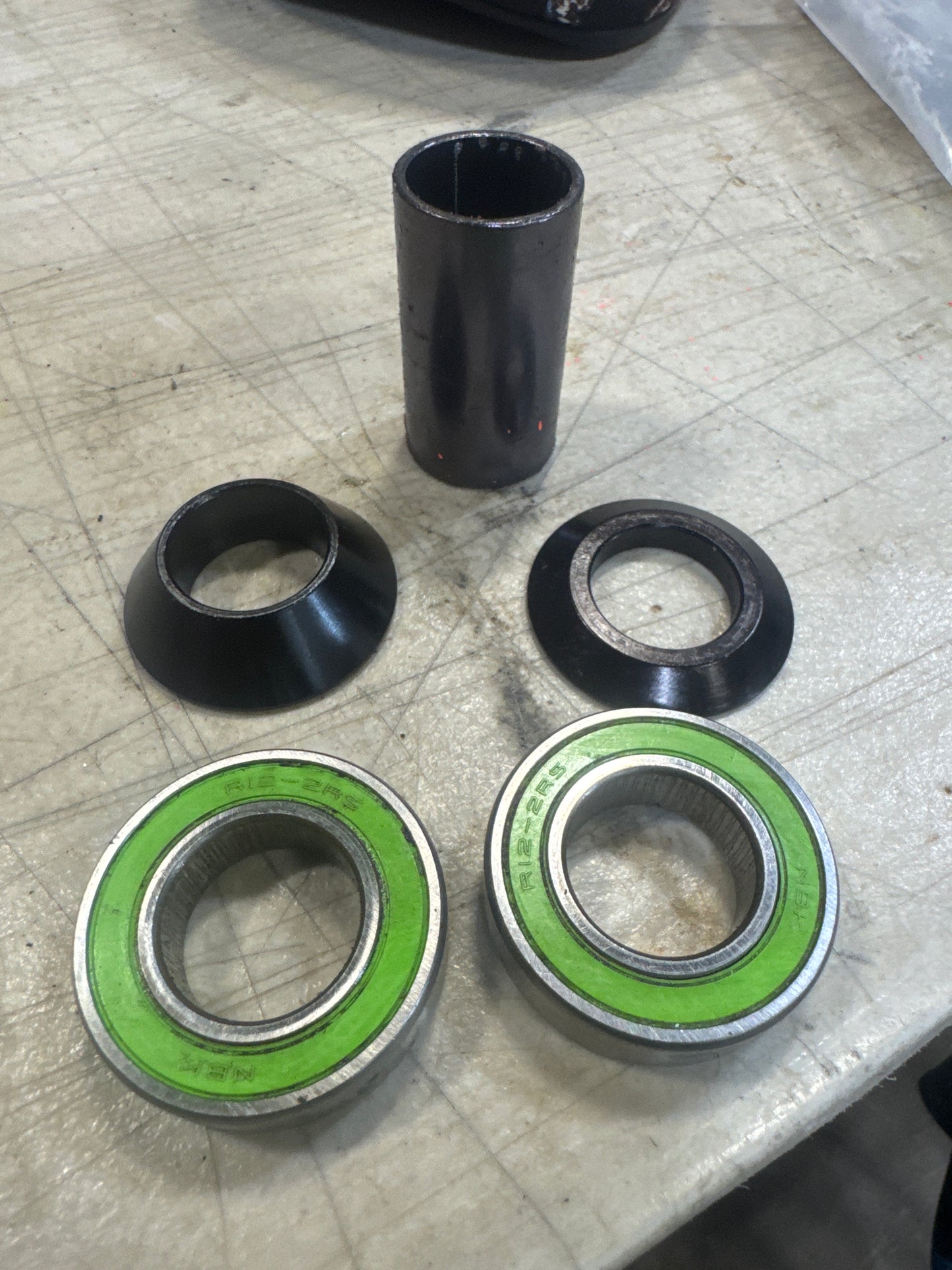 Stolen 22mm mid bottom bracket