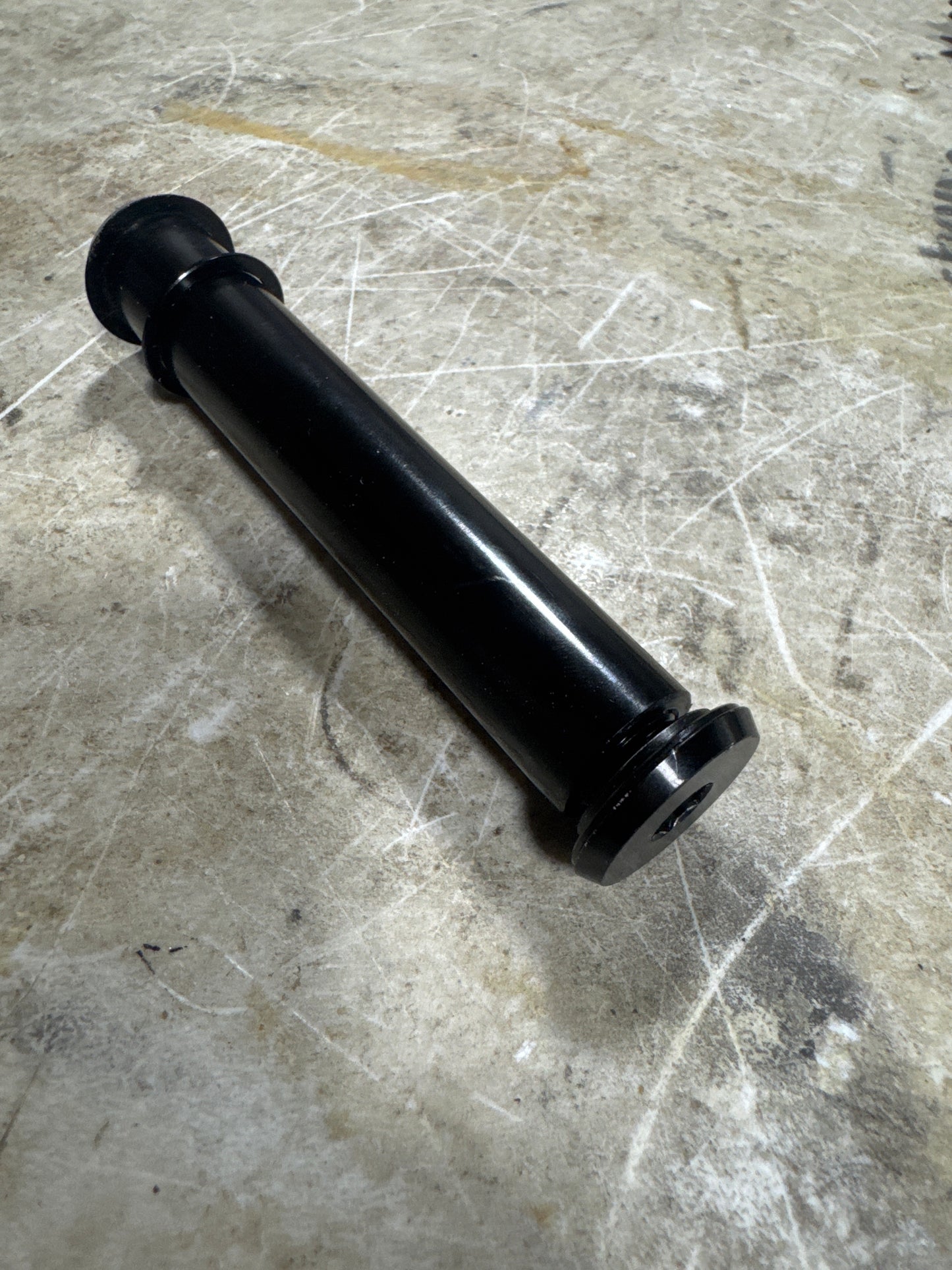 Adjustable 20mm thru axle