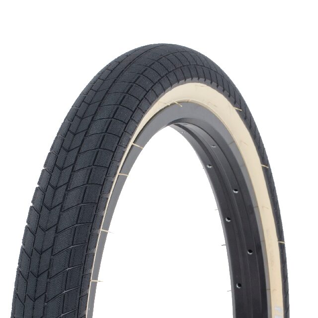 relic flatout tire