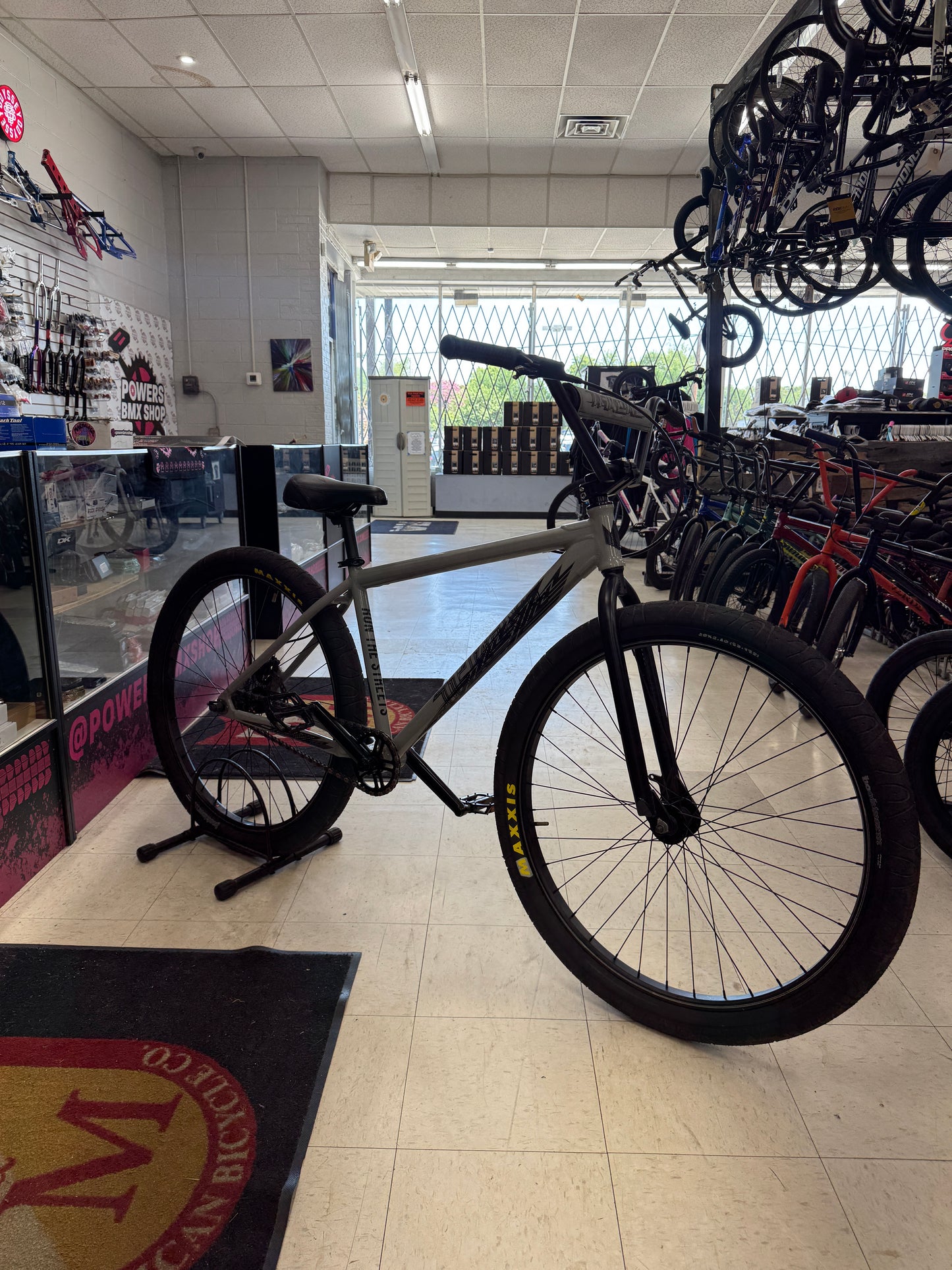 Throne Goon 29” Wheelie Bike