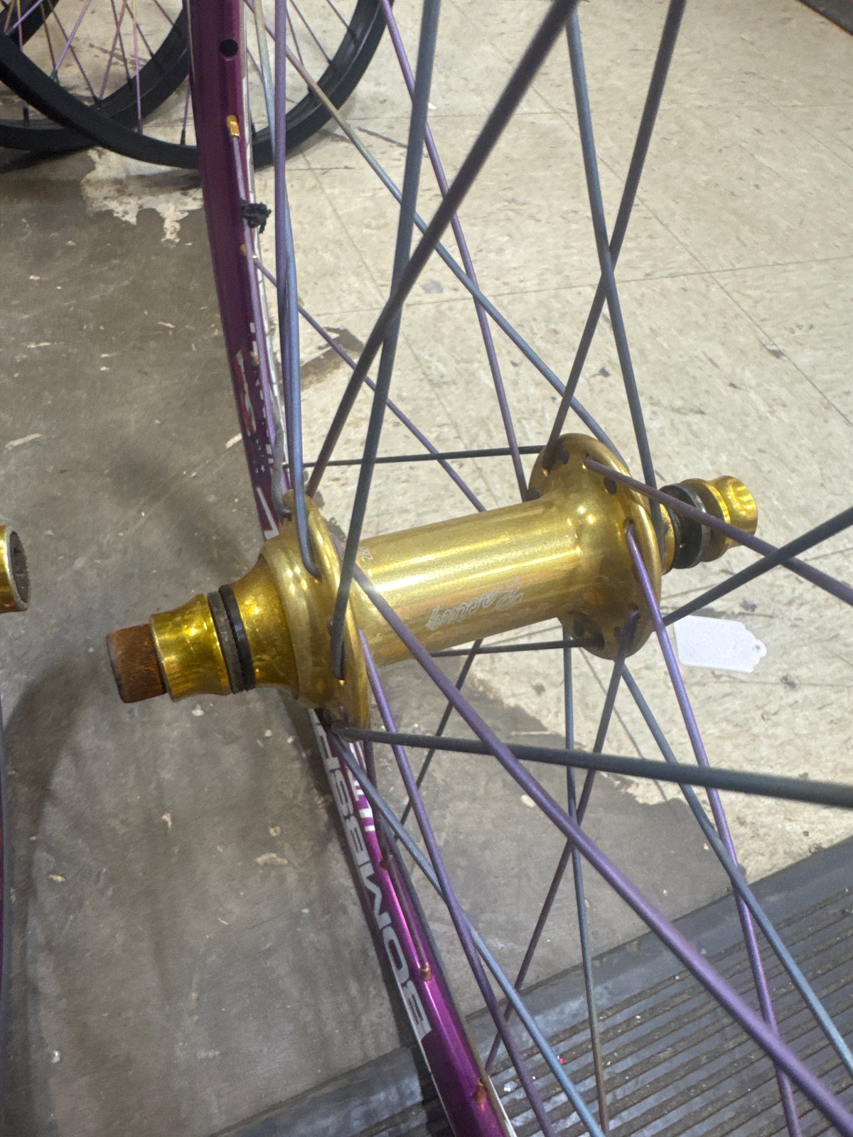 Profile elite hubs 28h x bombshell 20x11/8 wheels