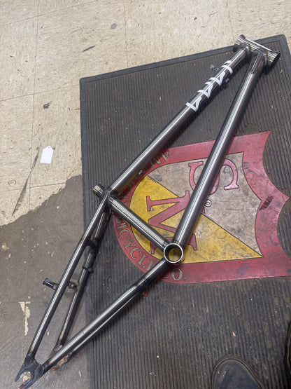 Cult Vic Behm race frame 21”