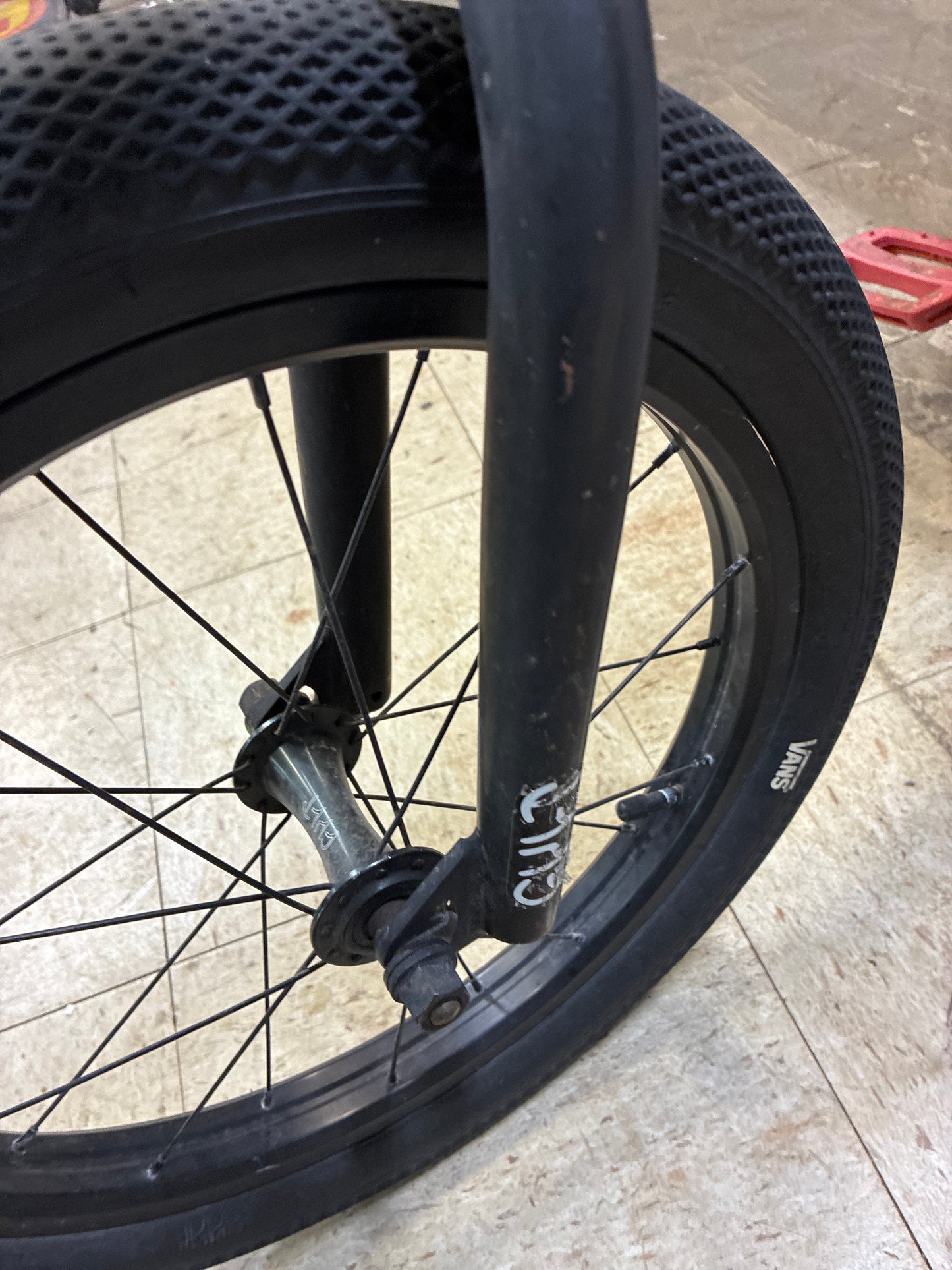 cult juvenile 18” park bike
