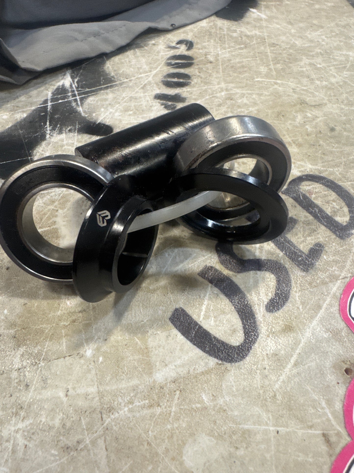 Eclat 24mm mid bottom bracket