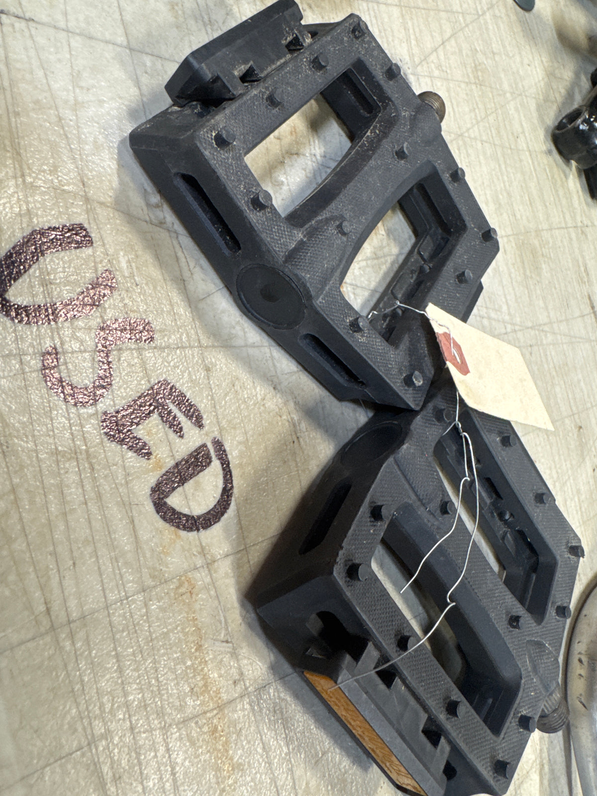 Oem plastic pedals 9/16
