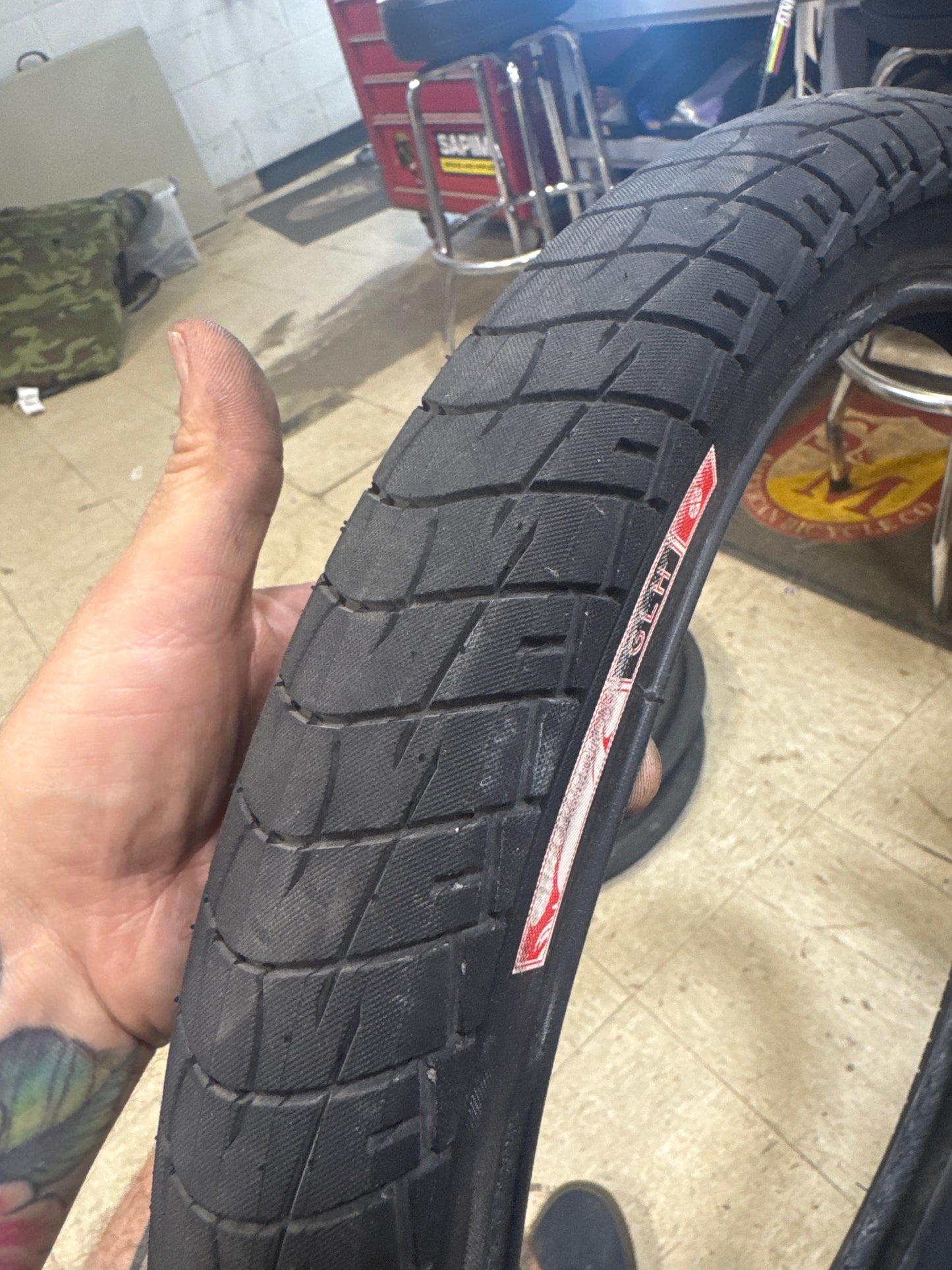 animal glh tire 20x2.30