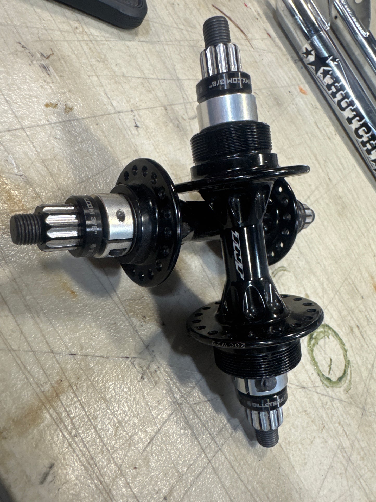 TNT derringer hubs black 36h