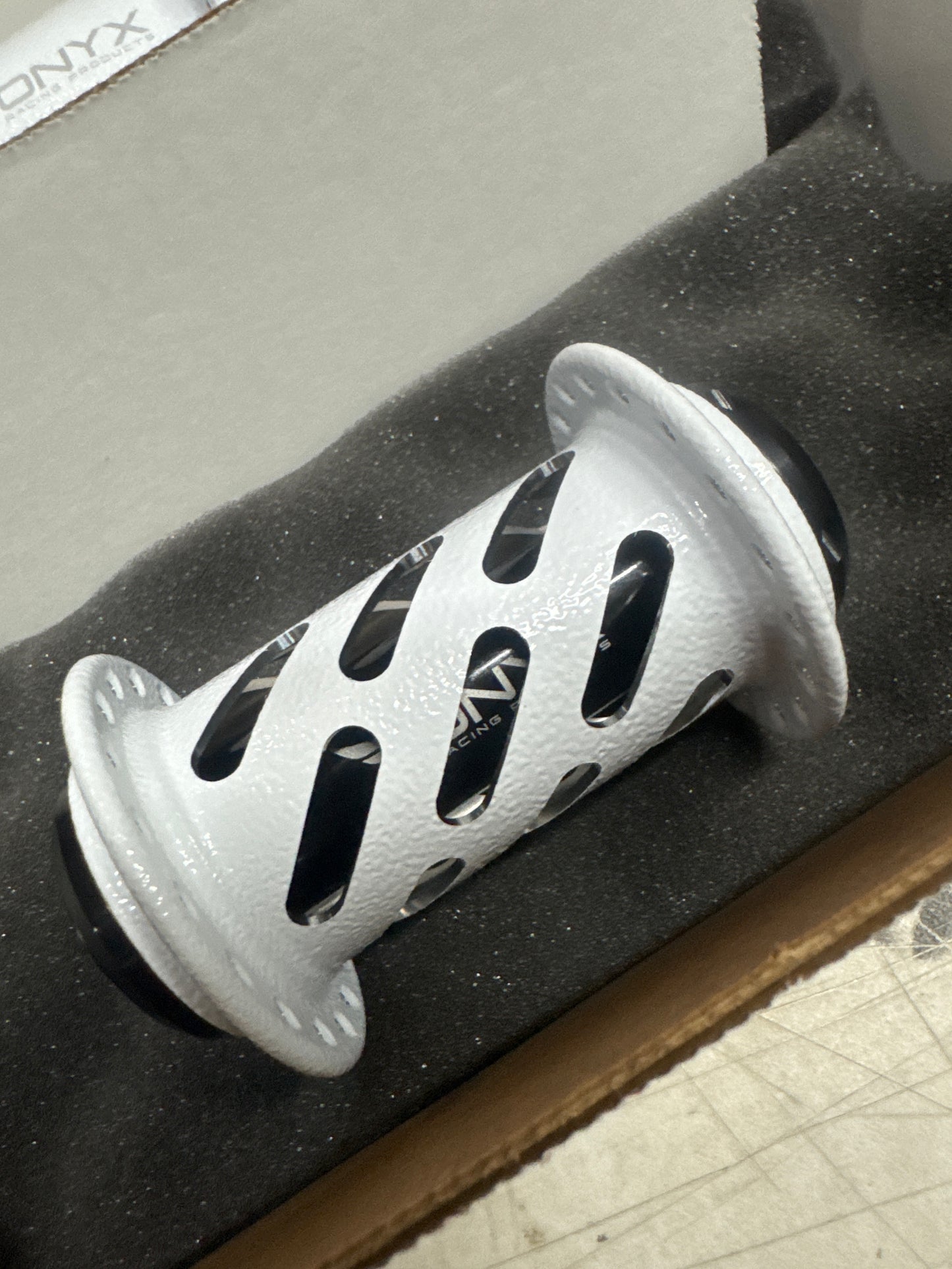 Onyx Hubs Cotm Artic White