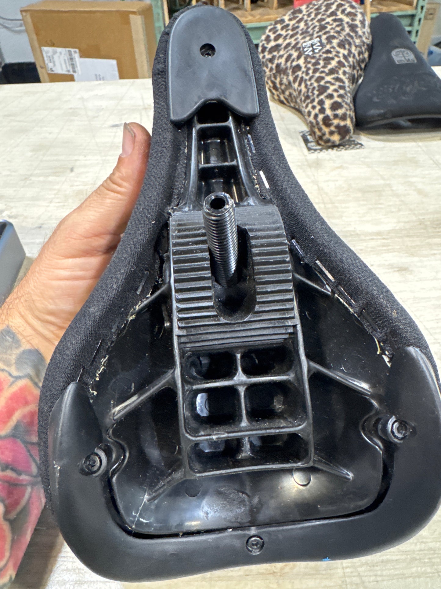 profile pivotal fat seat black