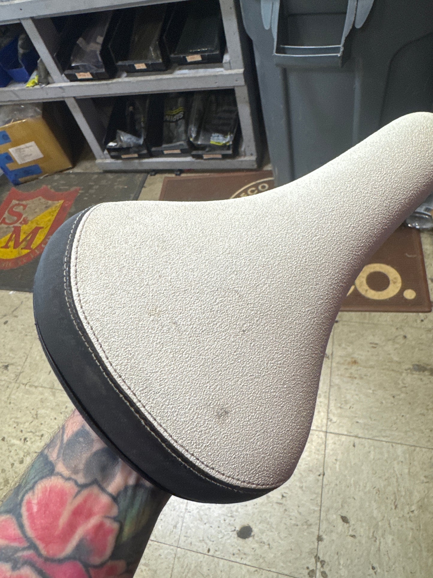 Gt logo railed seat