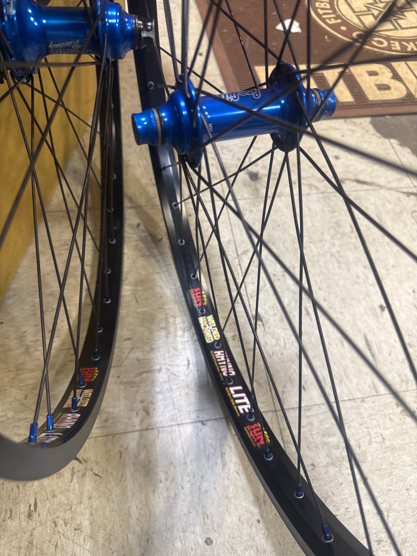 profile elite x sun rhyno lite wheelset 26x1.75