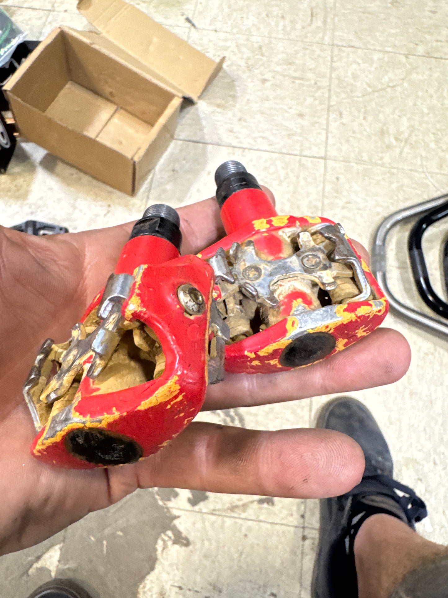 Clipless pedals red shimano style