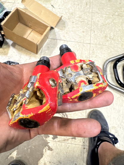 Clipless pedals red shimano style