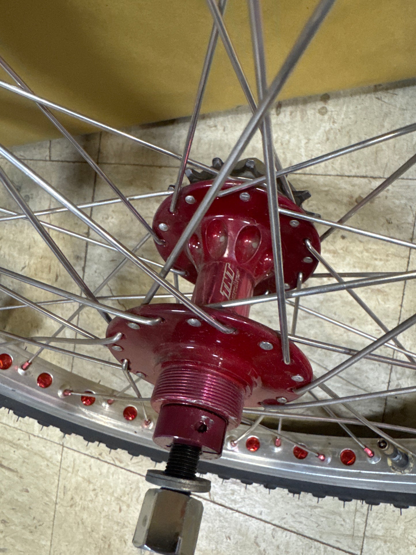 TNT revolver to mongoose pro class rims 20”