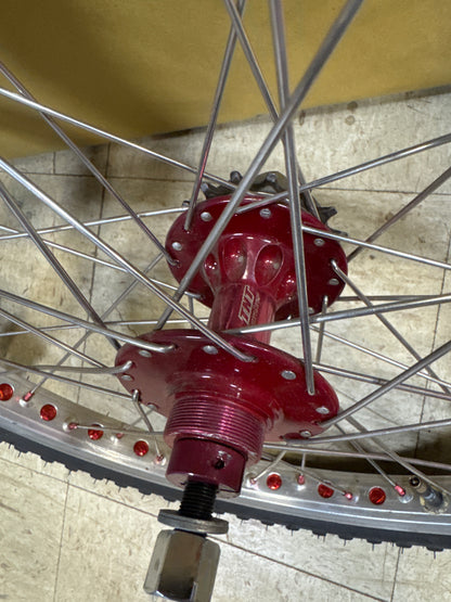 TNT revolver to mongoose pro class rims 20”