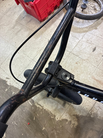 cult juvenile 18” park bike