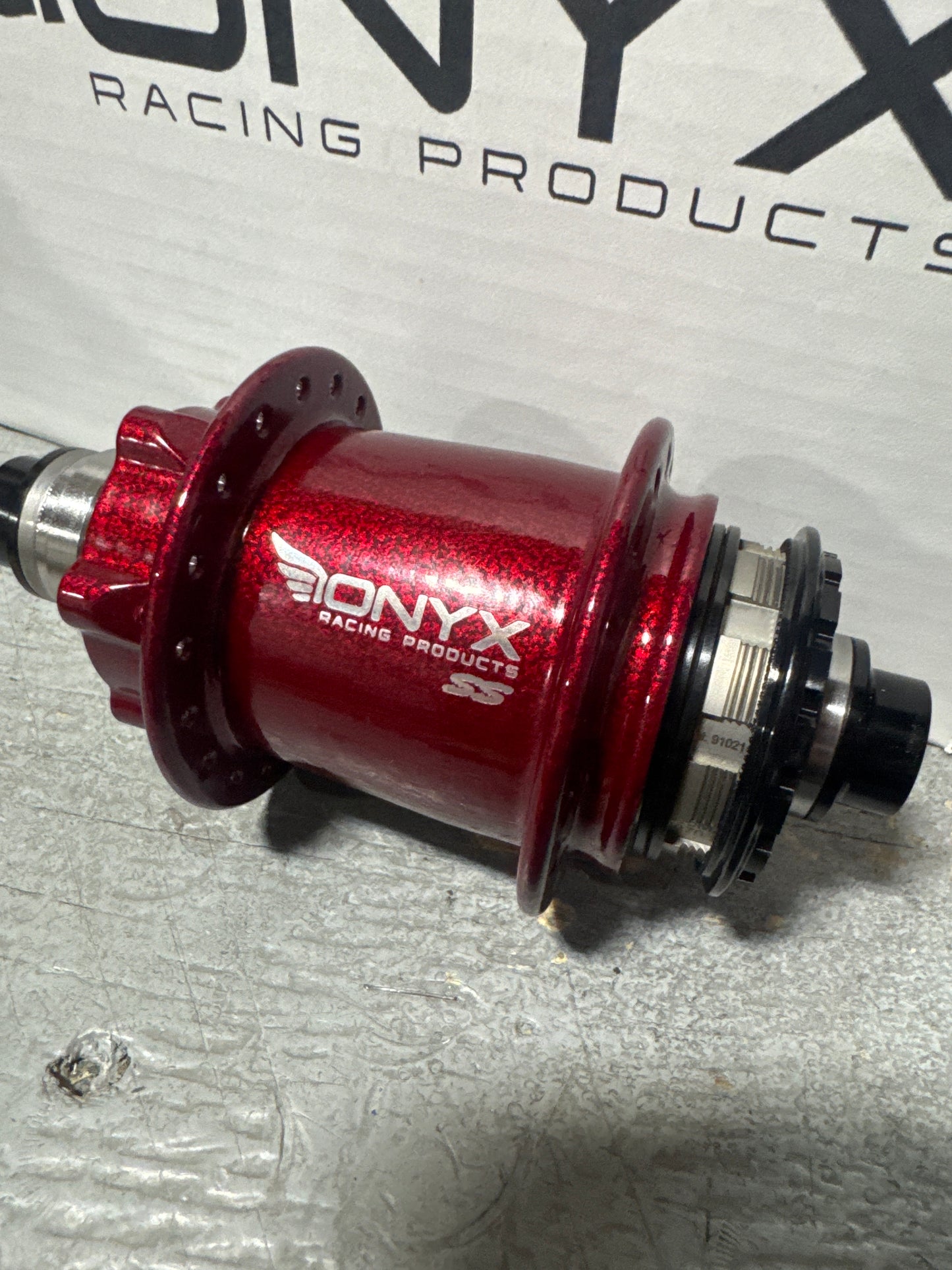 Onyx Hubs Cotm Fractured Cherry
