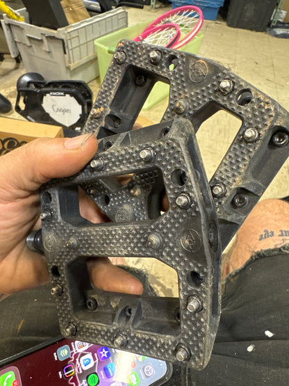 Alienation foot fetish pedal black