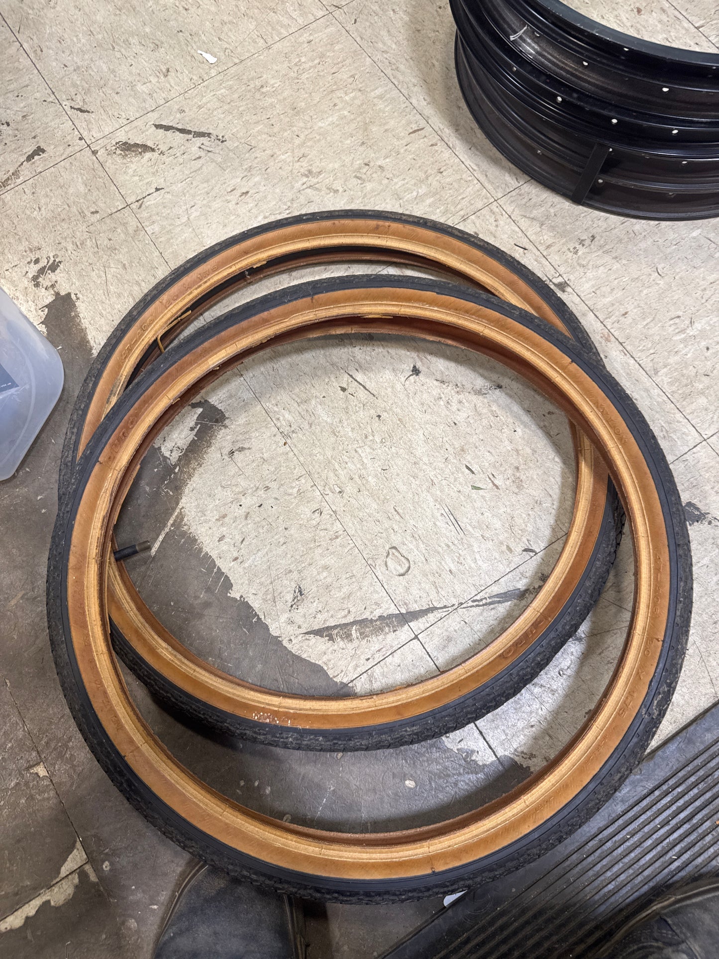 Duro 20x1.75 old school tan wall