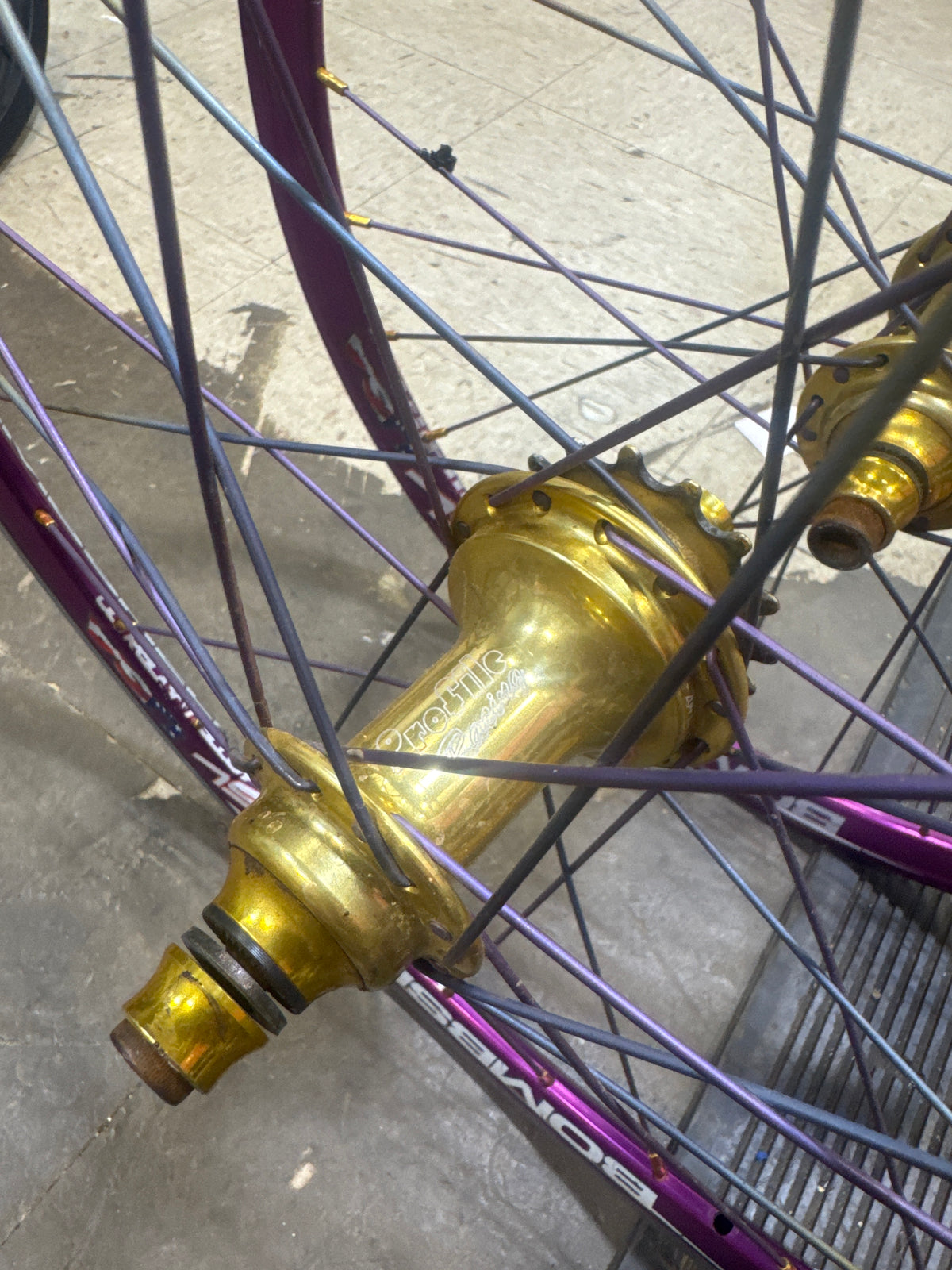 Profile elite hubs 28h x bombshell 20x11/8 wheels