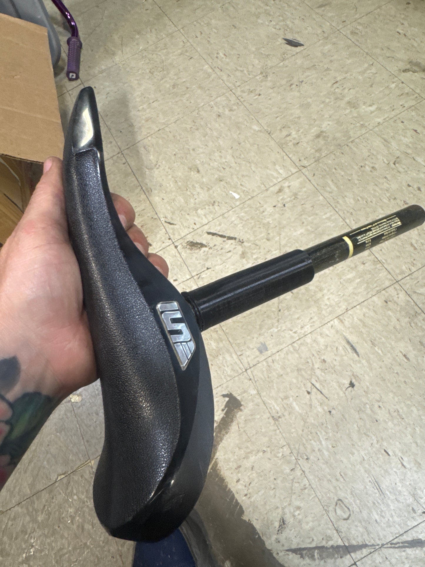 Uni Hammerhead Turbo Pro black seat 13/16 with OG shim NICE