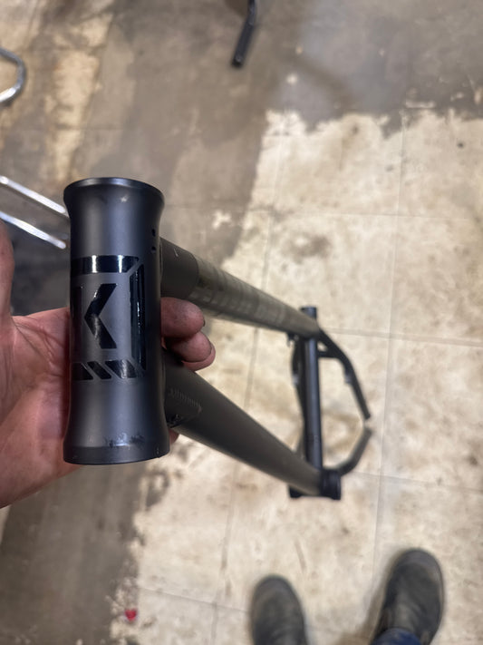 Brand new kink whip xl frame