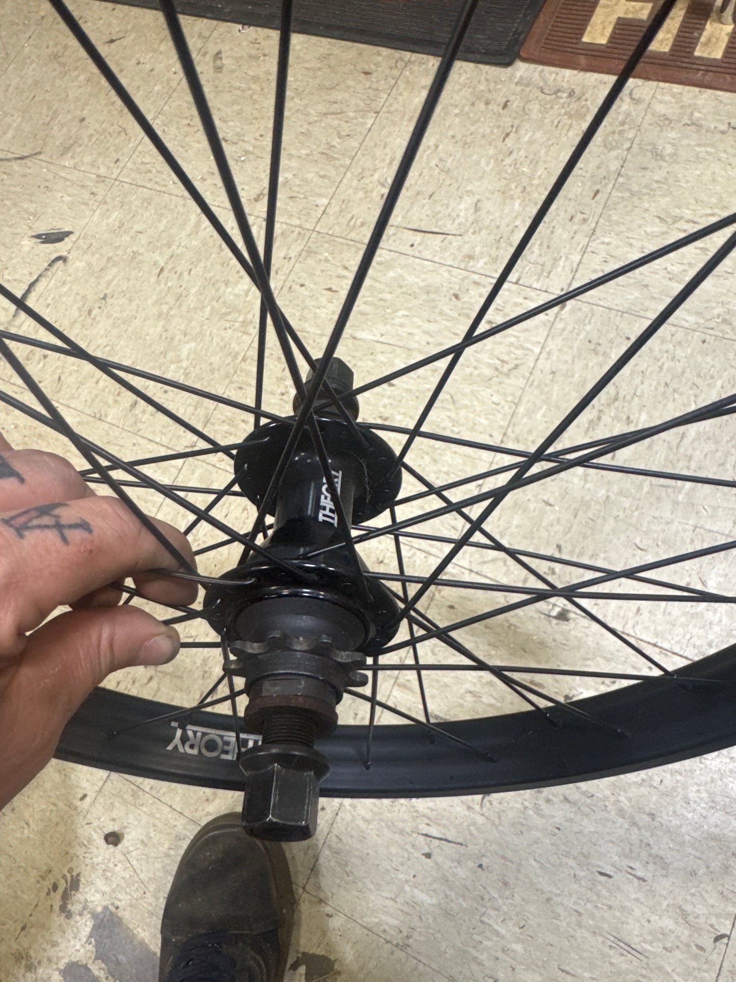 Theory rear wheel lhd