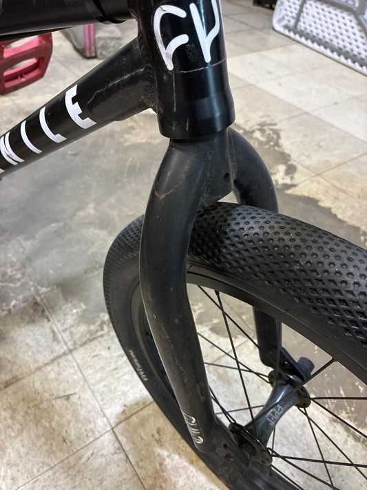 cult juvenile 18” park bike